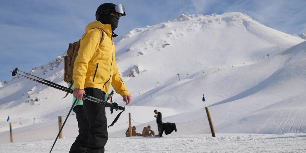 Gün içinde renk değiştirmesiyle dikkat çekiyor: ‘Türkiye’nin 7 renkli gölü’ 3